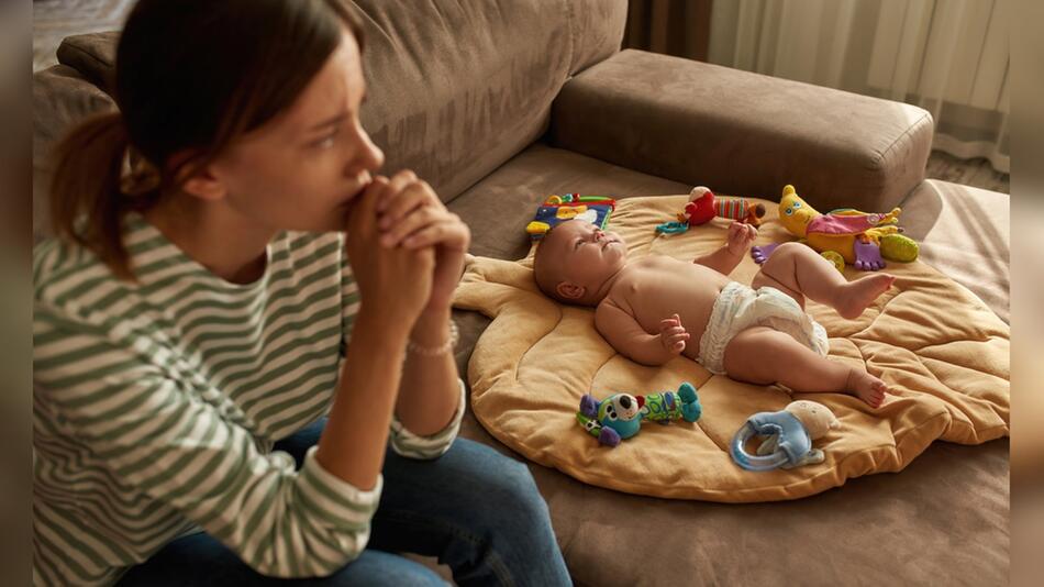 Mutterschaft gilt als das größte Glück. Doch für viele Frauen fühlt sie sich vor allem einsam an.