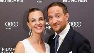 Annika und Frederick Lau besuchten im Juli 2025 zusammen die Premiere seines Films "Brick" auf ...