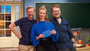 In der Auftaktsendung der neuen Satire-Show "Nachsitzen mit Christine Eixenberger" begrüßt die ...