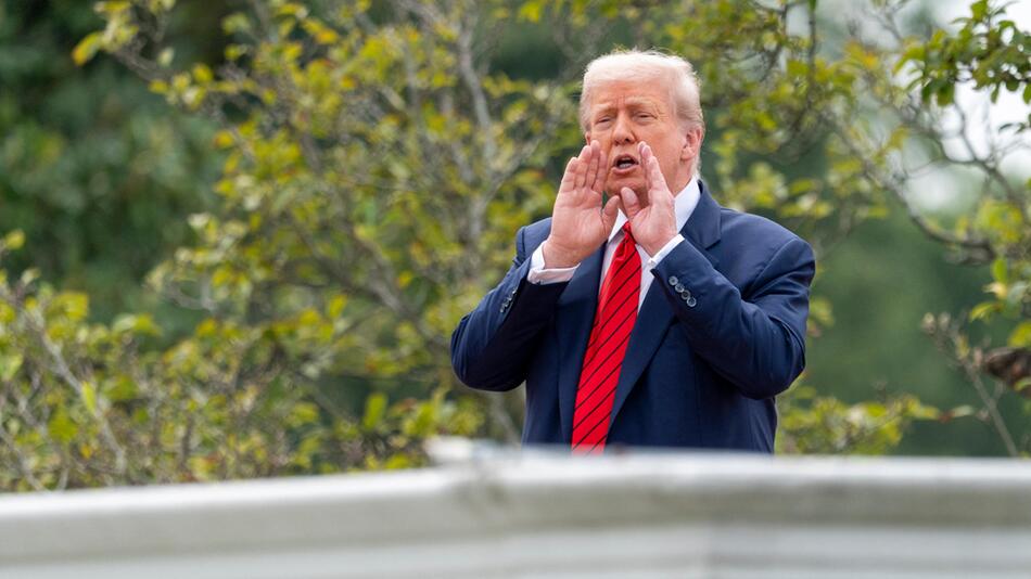 Trump auf dem Dach des Weißen Hauses