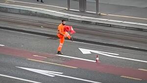 Kegel-Kick: Straßenarbeiter zeigt beeindruckende Fußball-Skills