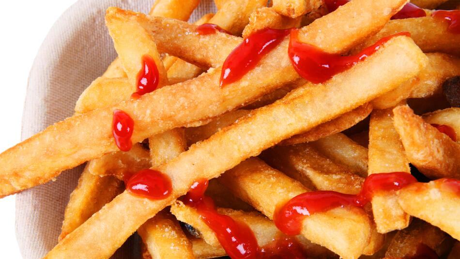 Pommes mit Ketchup