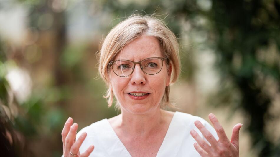 Gewessler: "Regierung mit Karacho in falsche Richtung"