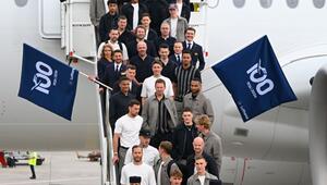WM-Vorbereitung - Abflug Fußball-Nationalmannschaft