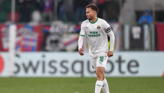 Rapid Wiens Matthias Seidl führt den Ball.