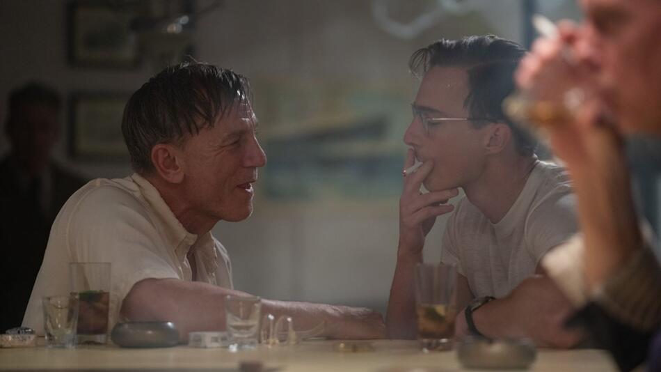 William Lee (Daniel Craig, links) und Eugene Allerton (Drew Starkey) lernen sich im Mexiko der ...