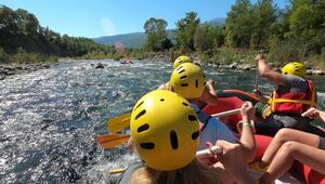 Beim gemeinsamen Abenteuer auf einem Fluss sind alle gleichberechtigt.