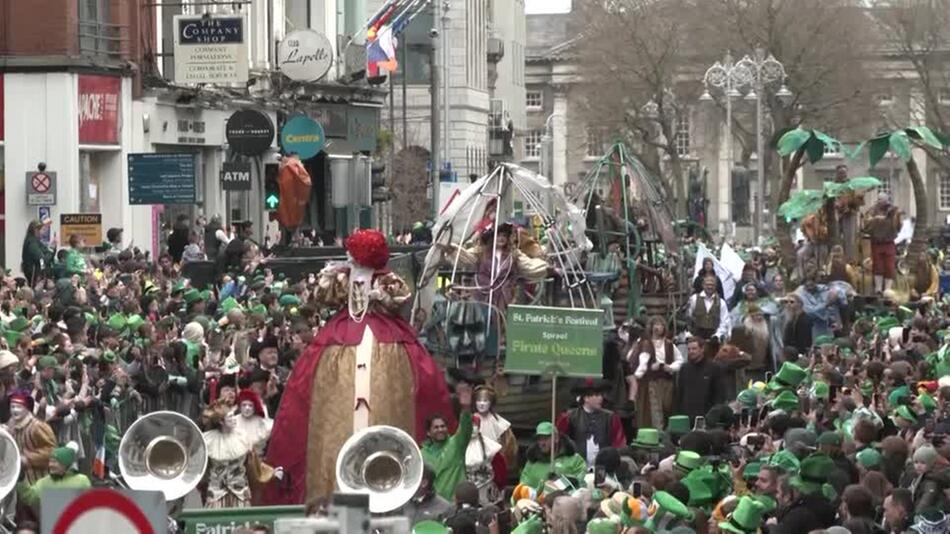 Tausende feiern bei ursprünglicher St. Patrick's Day-Parade in Dublin