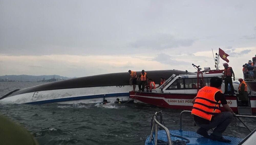 Ausflugsschiff in Vietnam gekentert