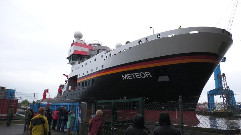 Neues Forschungsschiff: Meyer Werft dockt "Meteor IV" aus