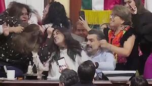 Faustschläge im Parlament von Mexiko-Stadt: Streit um Transparenzreform eskaliert