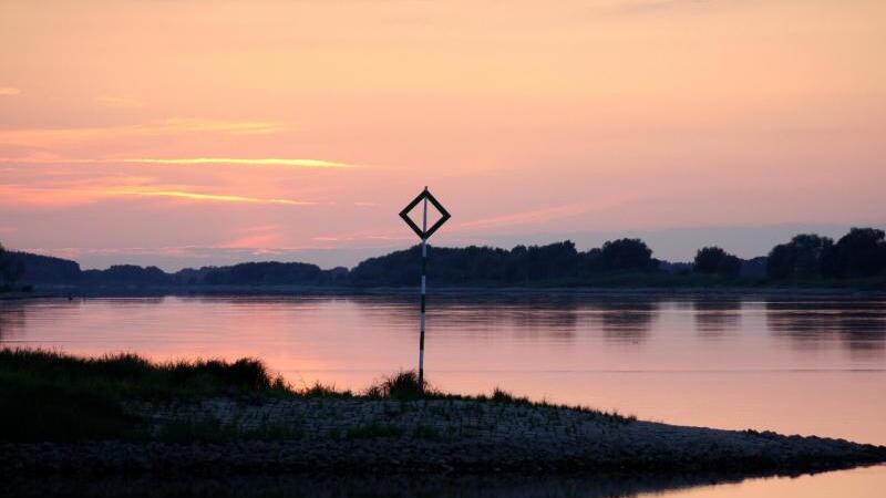 Abendstimmung am Elbufer