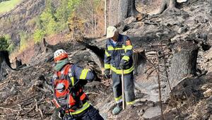 Feuerwehrleute kämpfen weiter gegen Glutnester