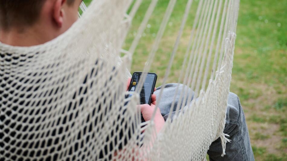 Symbolbild - Smartphone-Nutzung bei Kindern