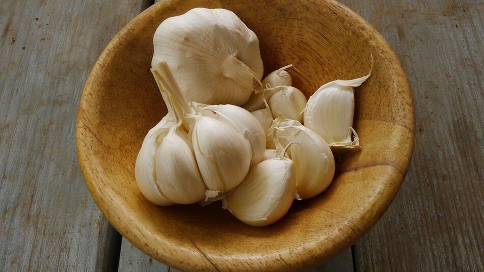 knoblauch schälen
