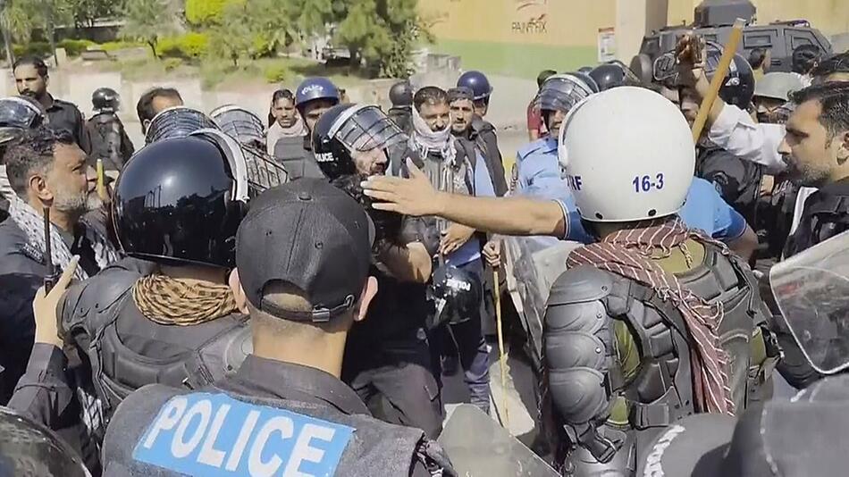 Proteste in Kaschmir: Vier Tote und über 100 Verletzte