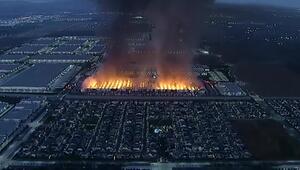 Windeln und Taschentücher: Gewaltiger Lagerhausbrand in Kalifornien