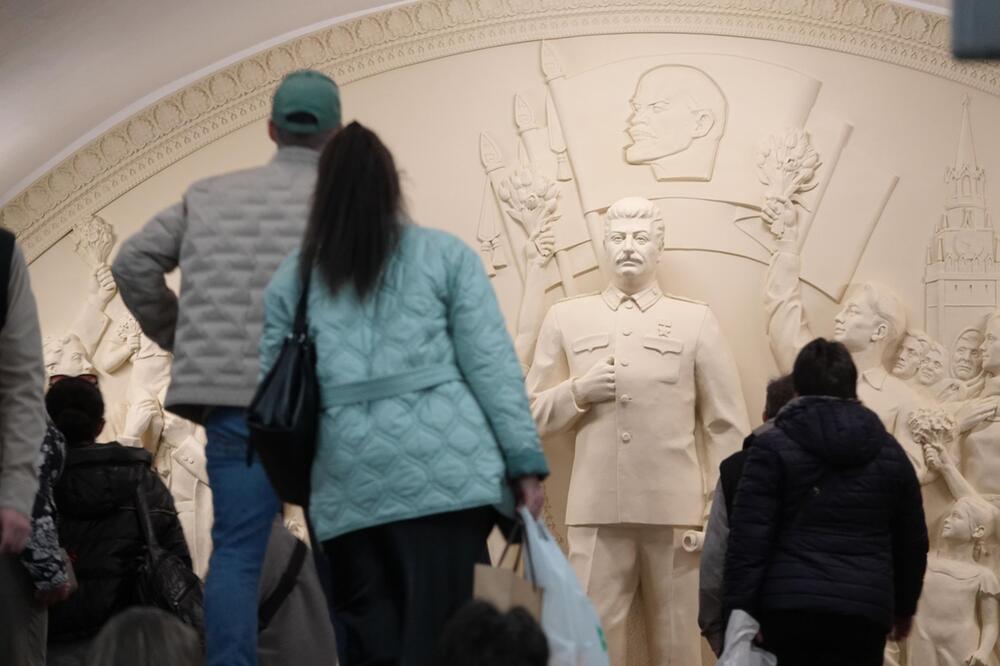 Umstrittenes Stalin-Relief in Moskauer Metro nachgebildet