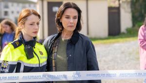 "Der Irland-Krimi: Die Tote am Fluss": Sarah Kelly (Róisín O'Donovan, l.) und Cathrin Blake ...