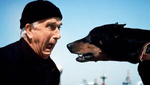 Schauspieler Leslie Nielsen in "Die nackte Kanone 2½".