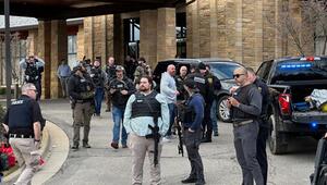Auto fährt in Synagoge in Michigan