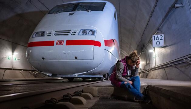 Übungseinsatz im Eisenbahntunnel Sandberg