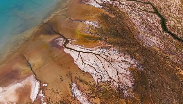 „Baum des Lebens“: Drohne filmt riesiges Muster auf türkischem Salzsee