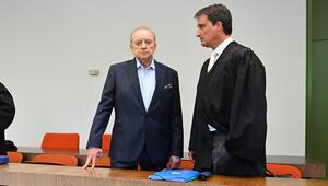 Zweiter Prozesstag (1. Juli) im Strafverfahren gegen Alfons Schuhbeck (l.) wegen des Verdachts ...