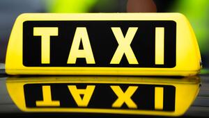 Der hilfsbereite Taxifahrer wurde mit einem Baseballschläger verletzt