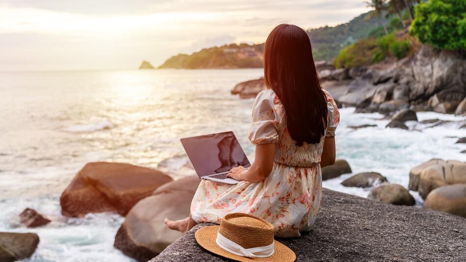 Arbeiten mit Blick aufs Meer? Für viele Arbeitnehmer ist das inzwischen möglich.