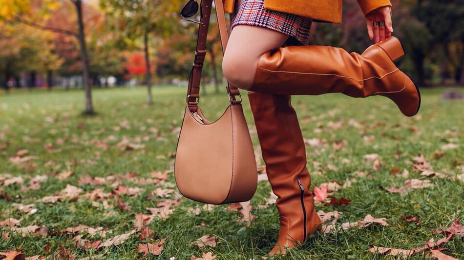 Kniehohe Stiefel zeigen sich in diesem Herbst in allen Styles.