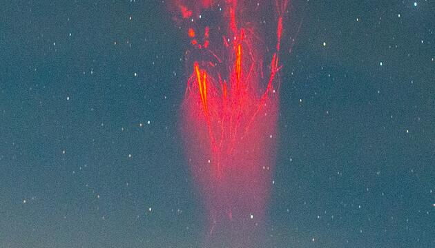 roter Sprite am Himmel