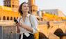 Frau mit Smartphone