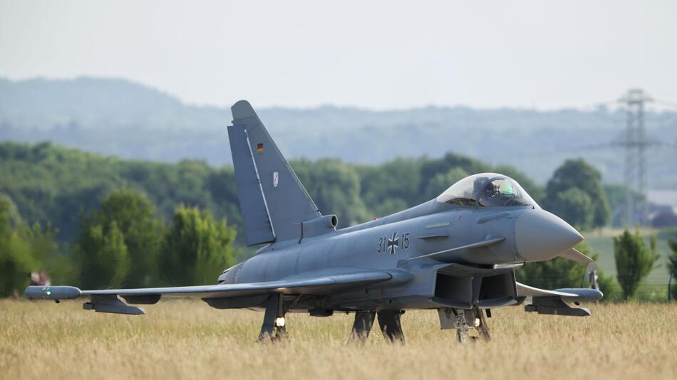 Eurofighter bei Übungsflug am Luftwaffenstützpunkt Nörvenich