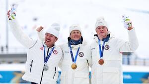 Ben Ogden (l), Johannes Klaebo (M) und Oskar Opstad Vike (r)