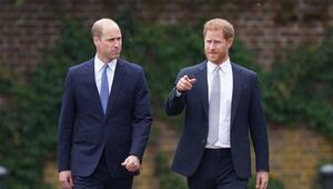 Prinz William (l.) und Prinz Harry im Rahmen der Enthüllung einer Diana-Statue im Jahr 2021.