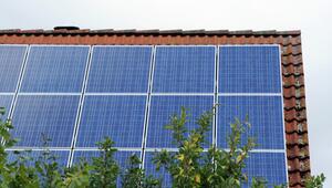 Solarstrom - Solar-Anlage auf einem Dach