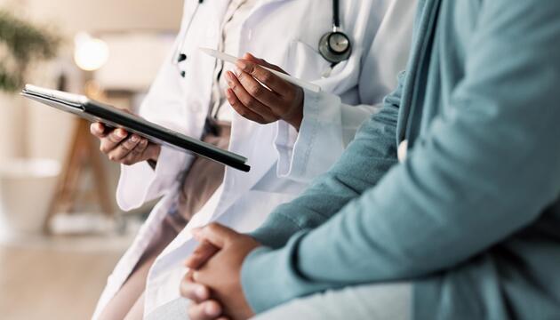 Ärztin Patient Hände