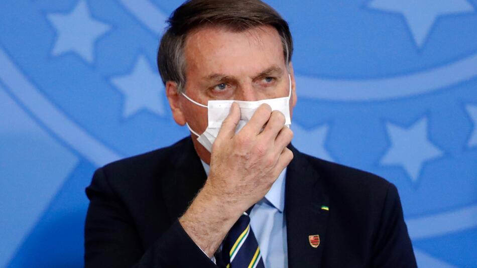 Brasiliens Präsident Bolsonaro unterzieht sich Corona-Test