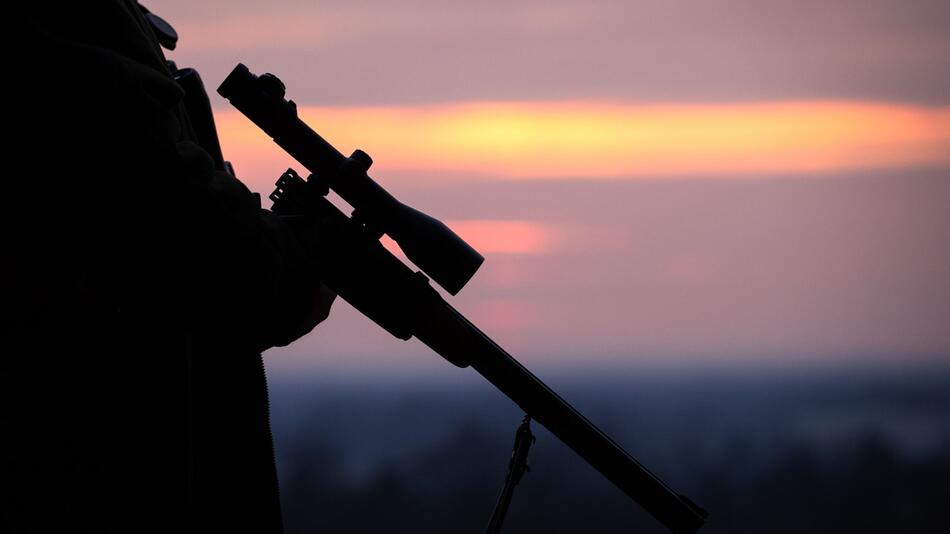 Jäger mit Waffe