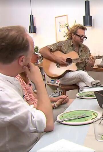 Kandidaten und Gitarre