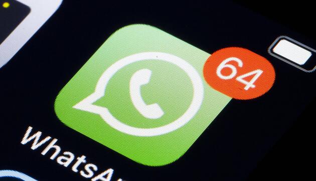 Ein WhatsApp-Symbol auf einem Bildschirm.