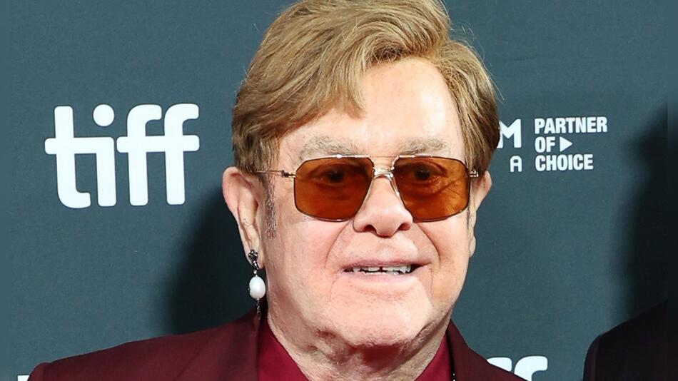 Elton John nahm an der Premiere in Toronto teil und betonte dort, wie wichtig ihm seine Familie sei.