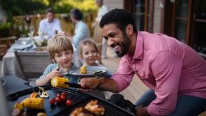 Mann am Grill
