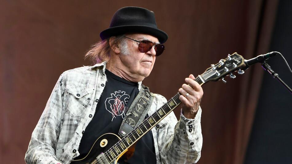 Neil Young war 2009 einer der Headliner des Glastonbury Festivals.