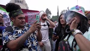 "Four Twenty" - Kiffer-Demo in Mexiko-Stadt