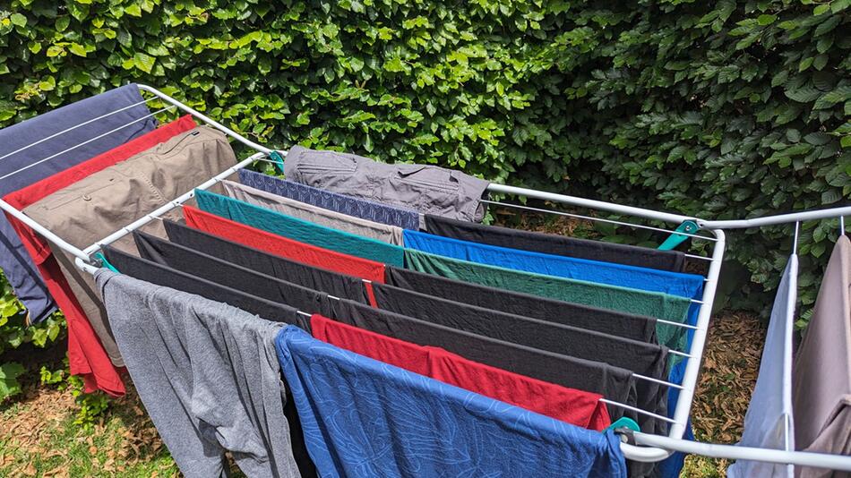 Fataler Fehler: Wann Du Wäsche nicht in der Sonne trocknen solltest