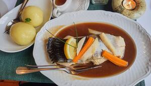 Thüringer Klöße zum Karpfen mit Bratensoße im Schloss Auerstedt