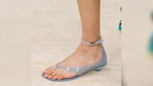 Flip-Flops mit Absatz: Von Fashion Weeks in den Alltag.