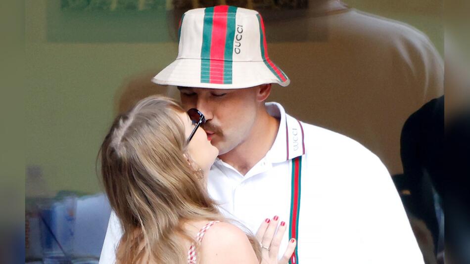 Travis Kelce und Taylor Swift sorgten im Sommer 2023 erstmals für Liebes-Spekulationen.